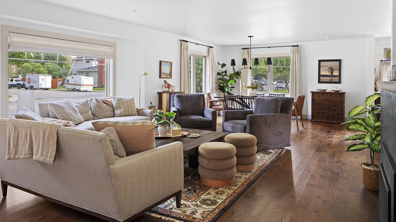 Photo of Livingroom in University District