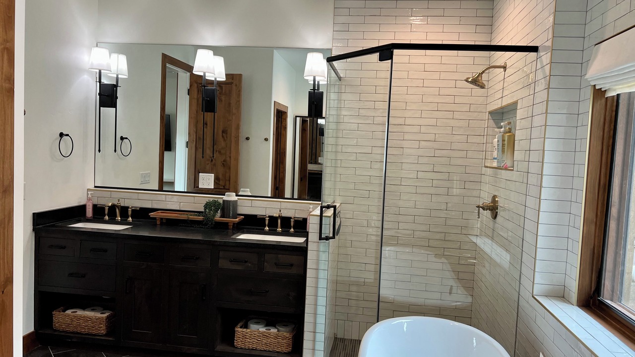 Photo of Bathroom in Island Park