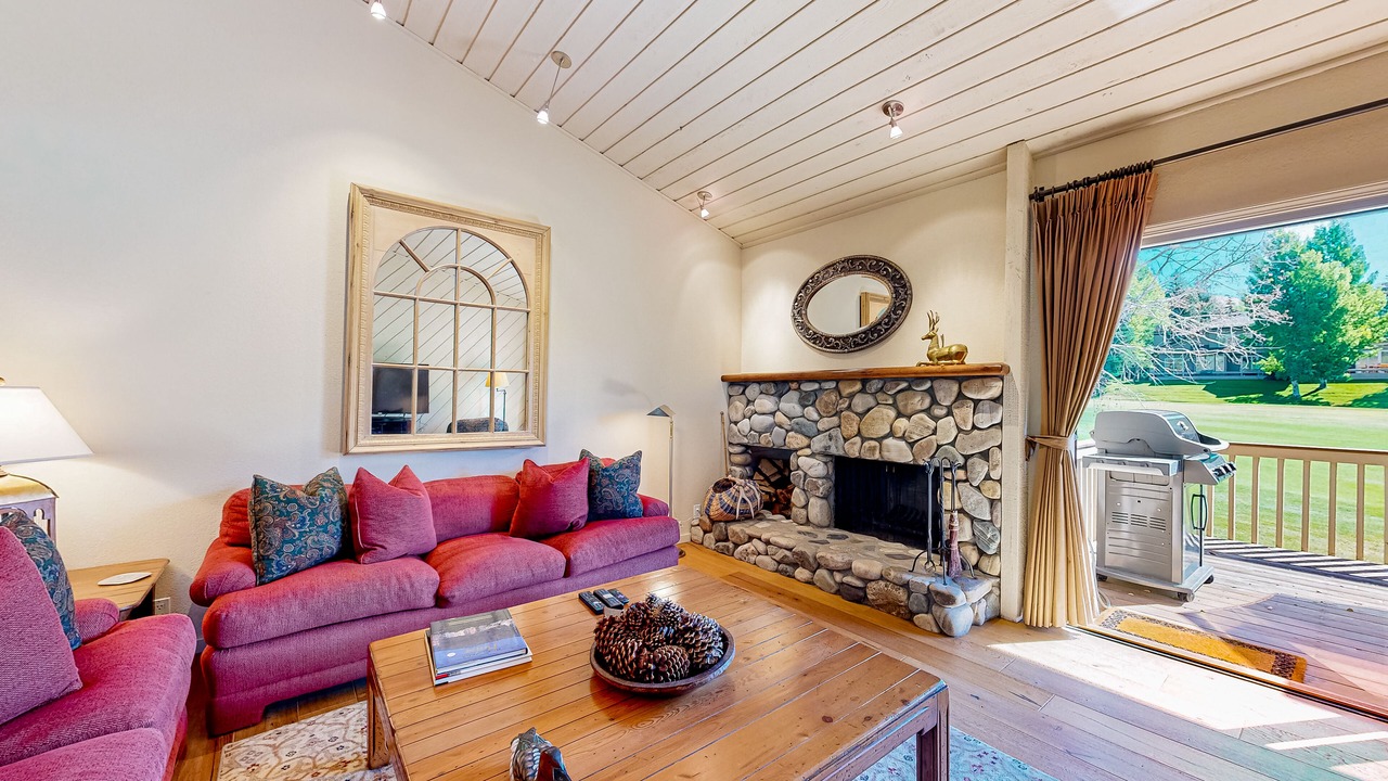 Photo of Livingroom in Elkhorn Village