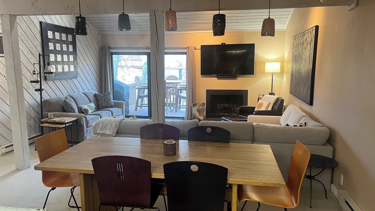 Photo of Livingroom in Elkhorn Village