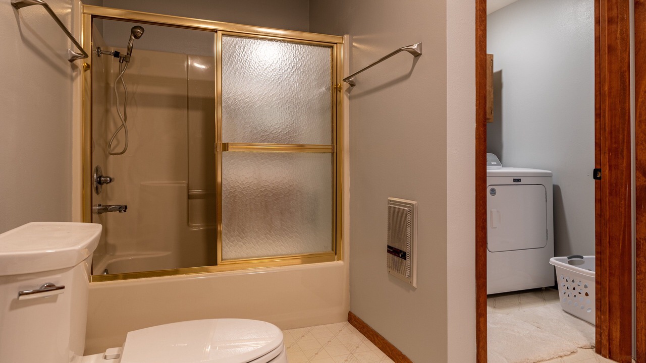 Photo of Bathroom in Wapiti
