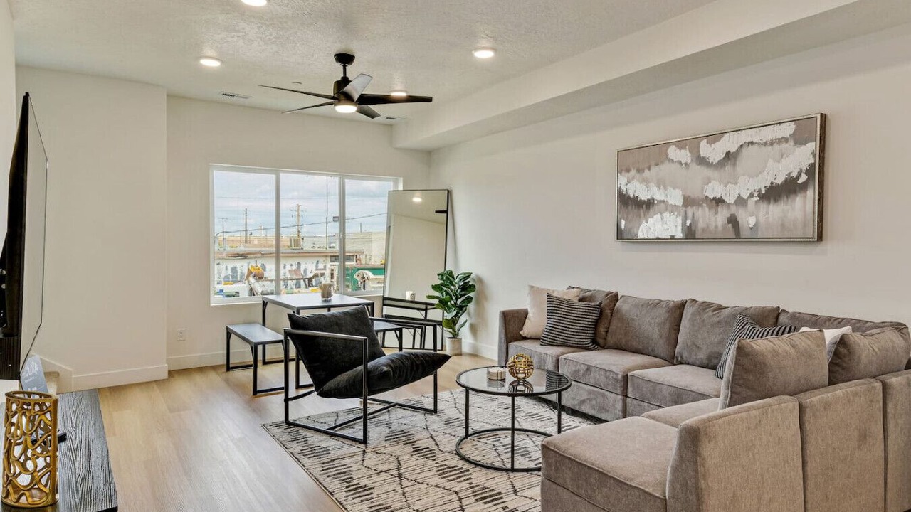 Photo of Bedroom in People's Freeway