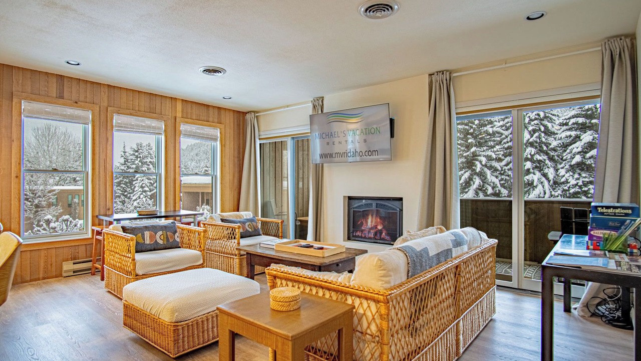 Photo of Livingroom in Warm Springs