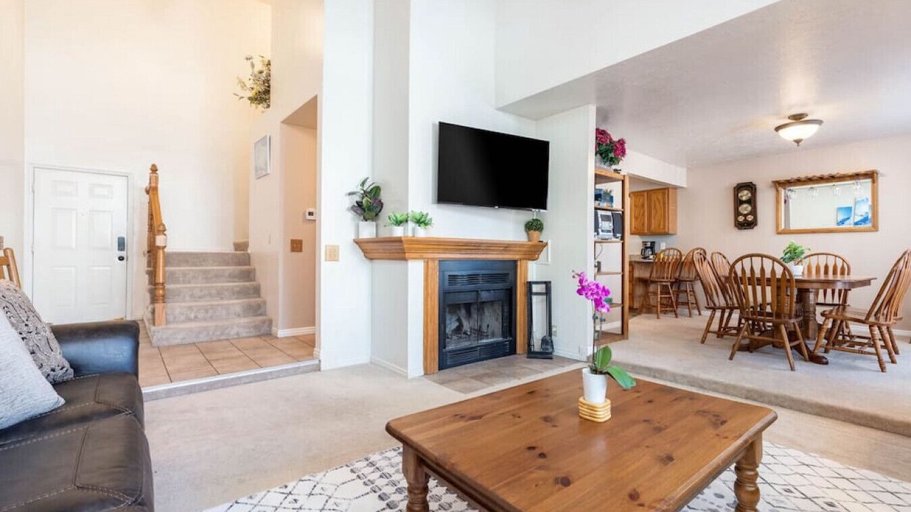 Photo of Livingroom in Cottonwood Heights