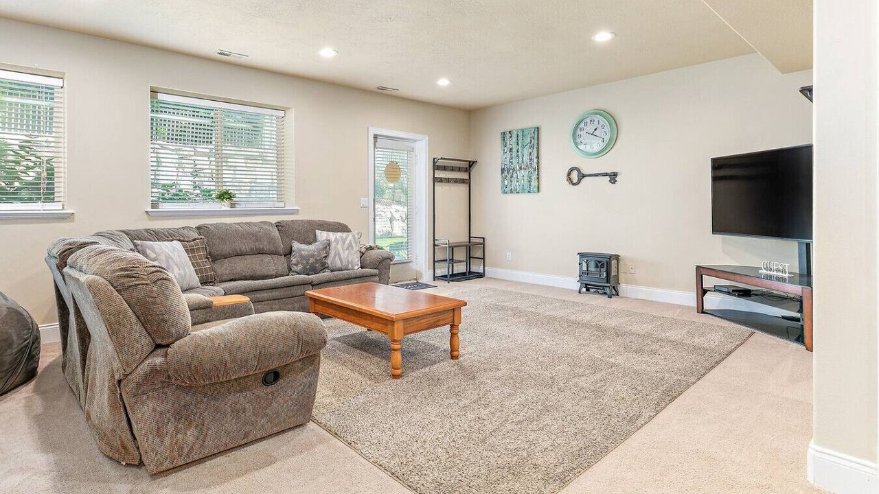 Photo of Livingroom in Cedar Hills