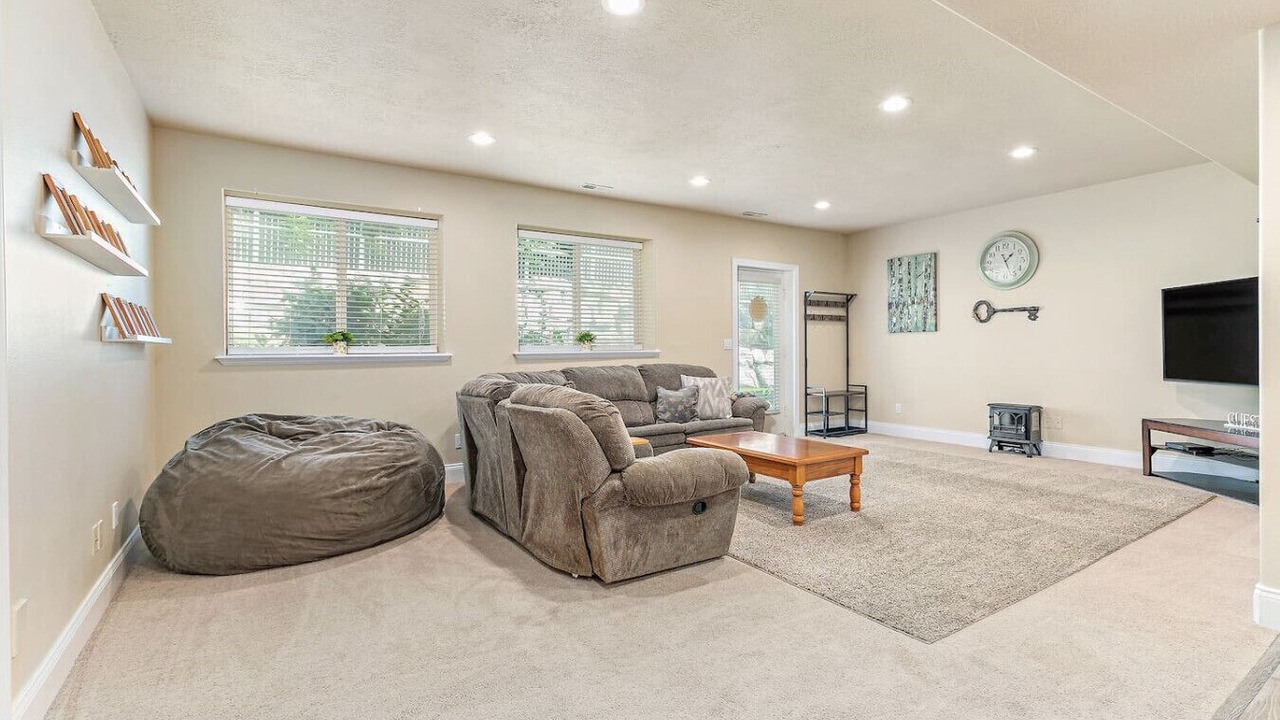 Photo of Livingroom in Cedar Hills