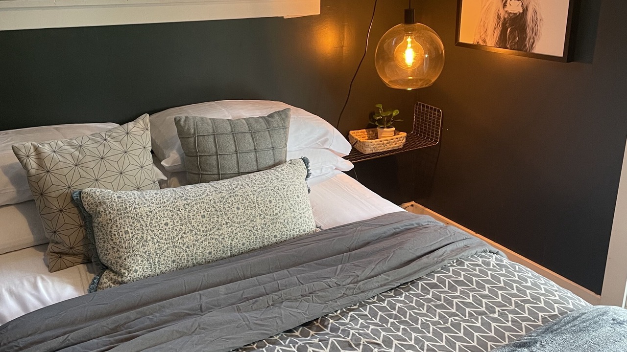 Photo of Bedroom in People's Freeway