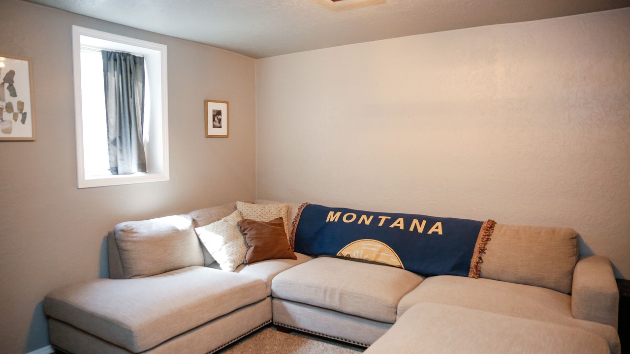 Photo of Livingroom in Central - Terry