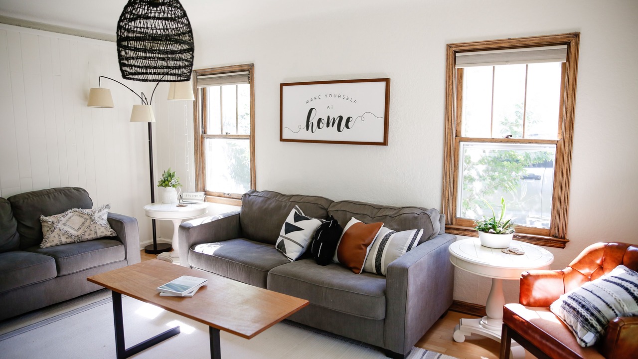 Photo of Livingroom in Central - Terry