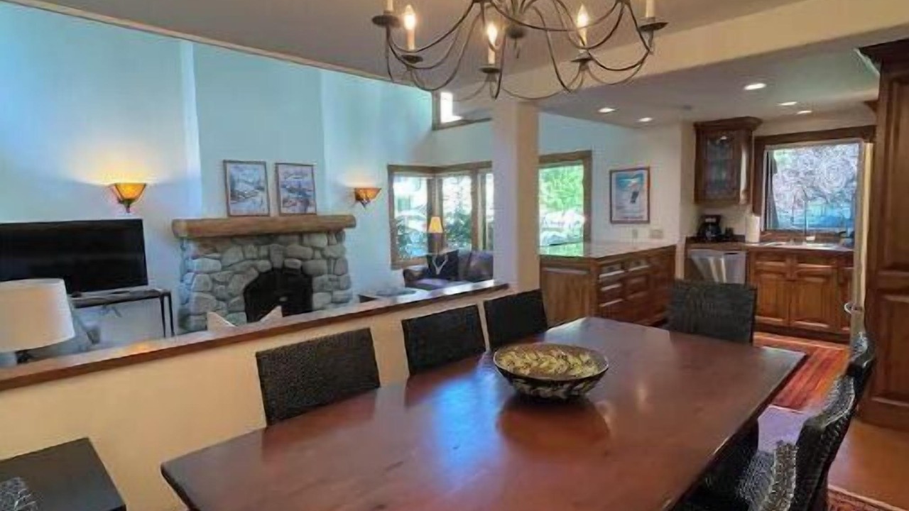 Photo of Livingroom in Warm Springs