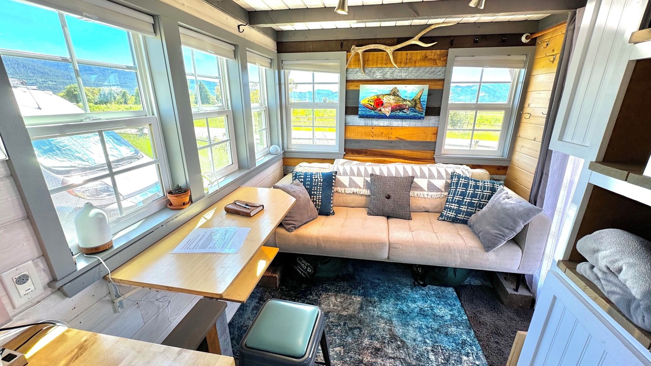 Photo of Livingroom in Victor