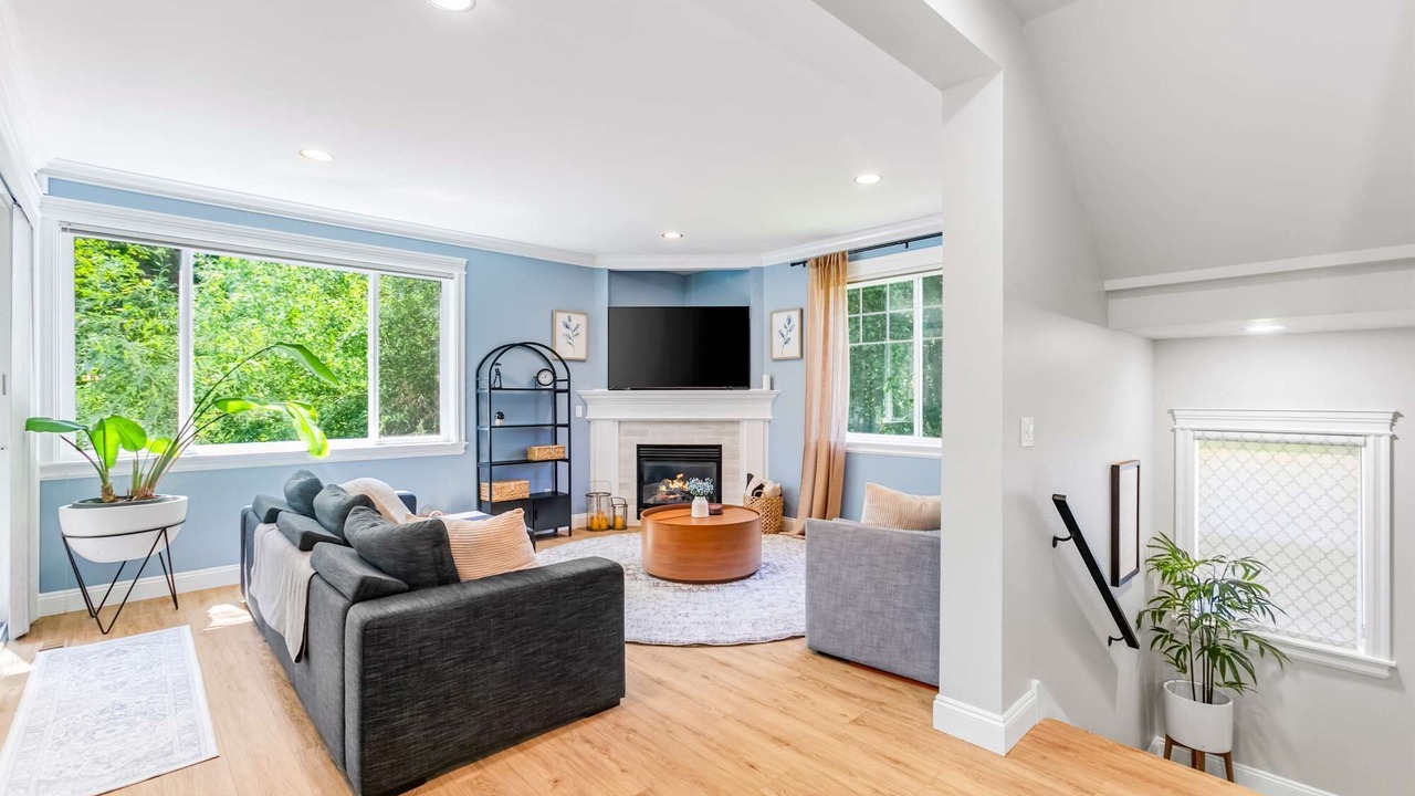 Photo of Livingroom in North Juanita