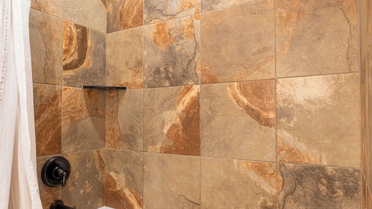 Photo of Bathroom in Island Park