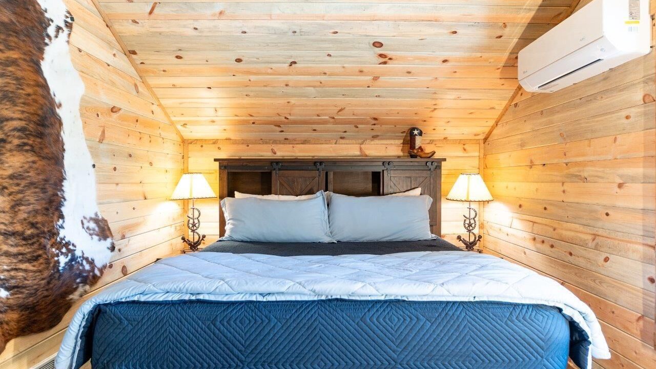 Photo of Bedroom in Island Park