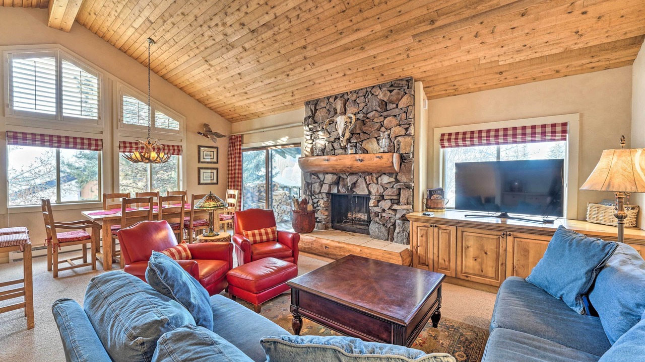 Photo of Livingroom in Elkhorn