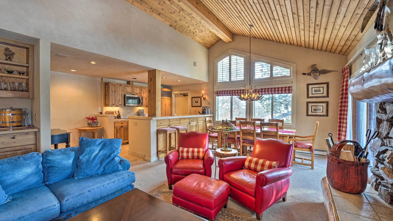 Photo of Livingroom in Elkhorn