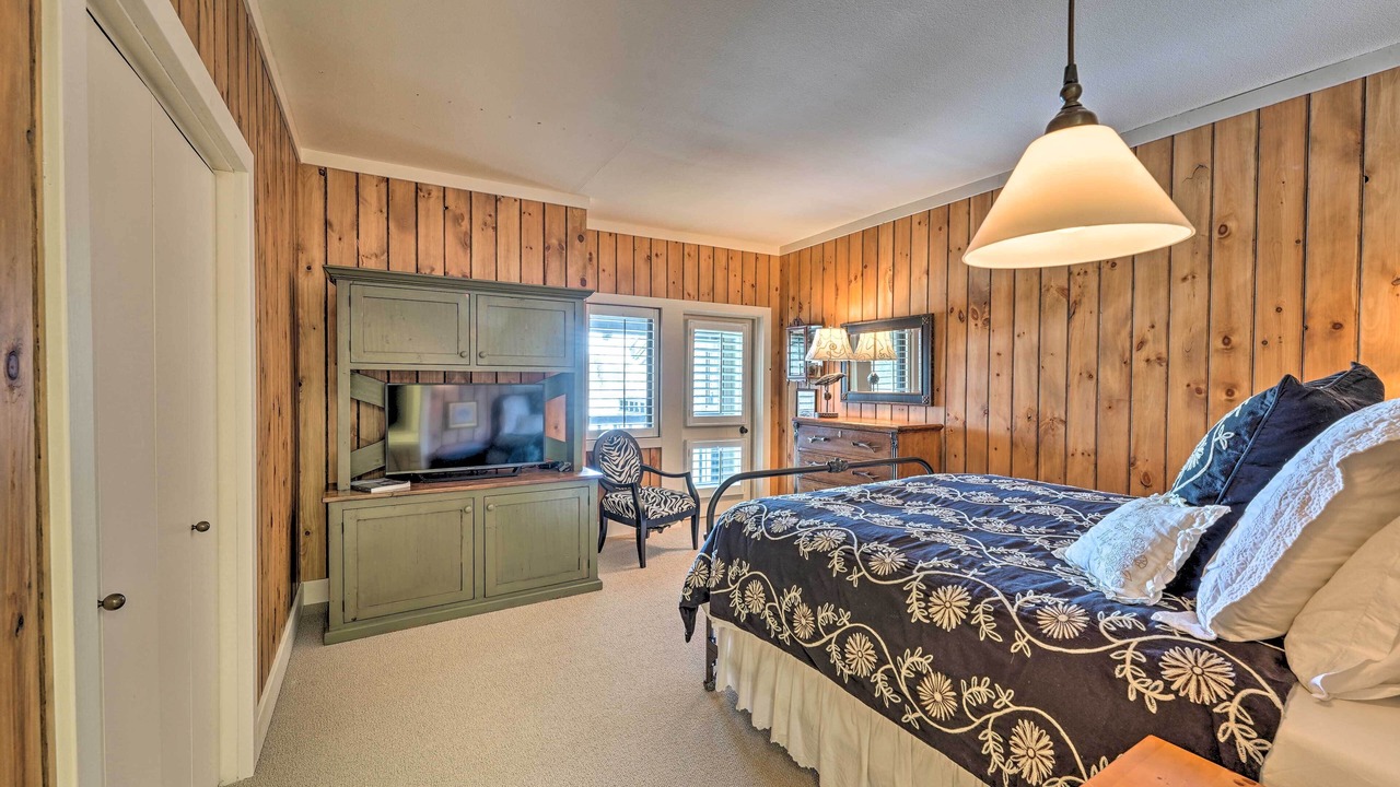 Photo of Bedroom in Elkhorn
