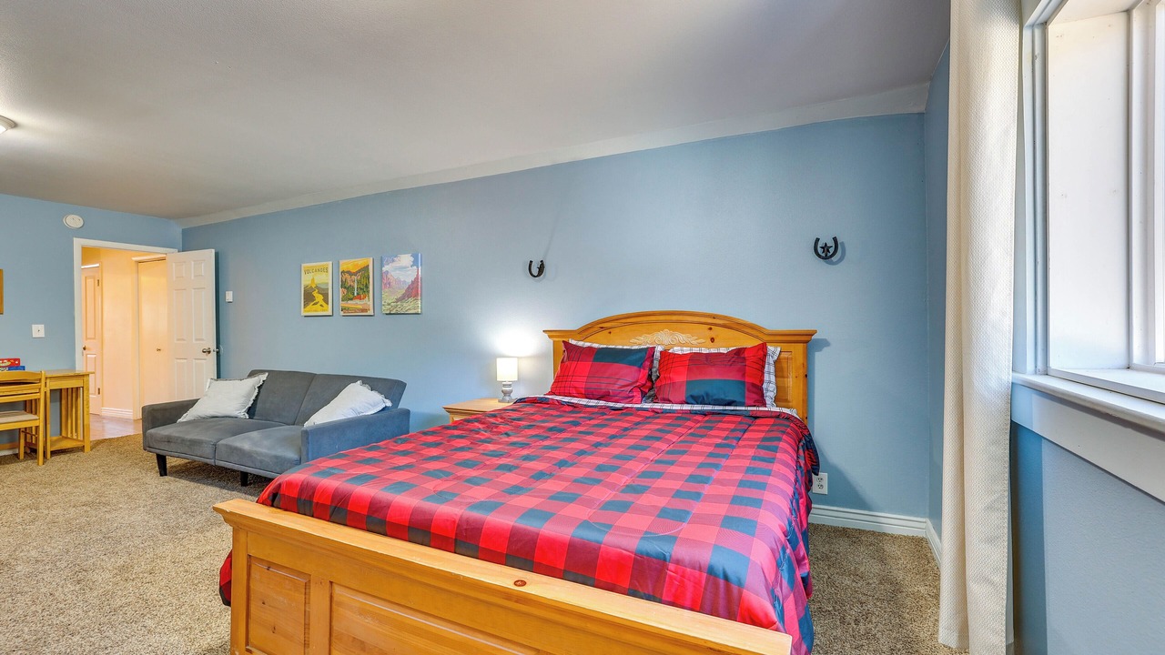 Photo of Bedroom in Garden Valley