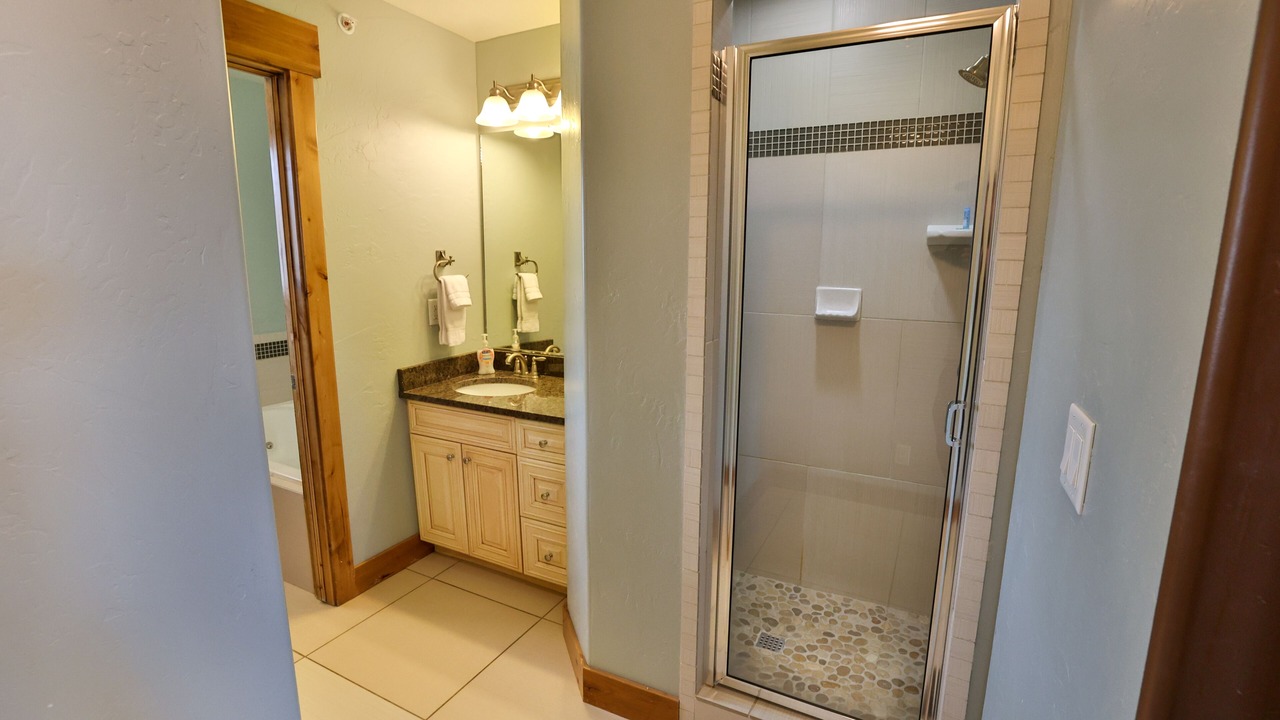 Photo of Bathroom in Garden City