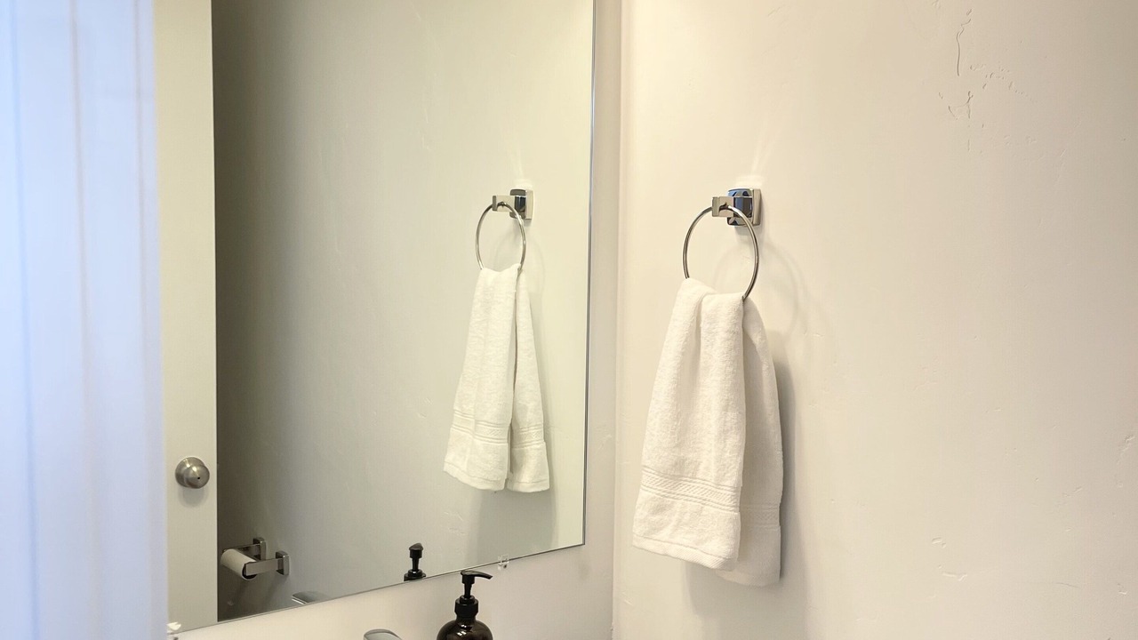 Photo of Bathroom in People's Freeway