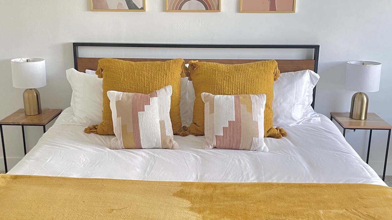 Photo of Bedroom in People's Freeway