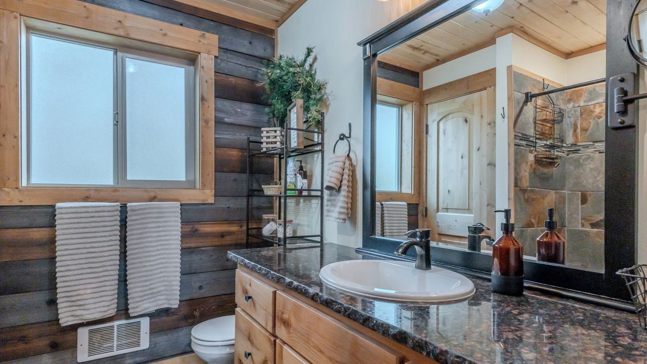 Photo of Bathroom in Island Park