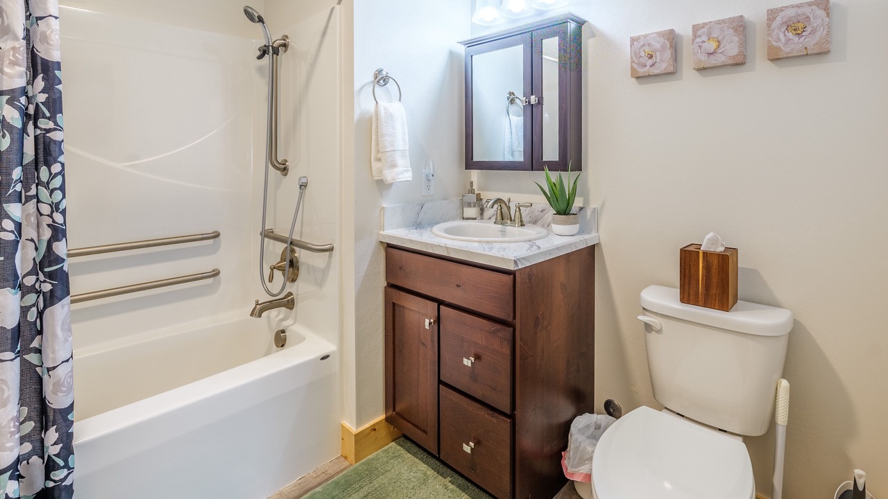 Photo of Bathroom in Gardiner