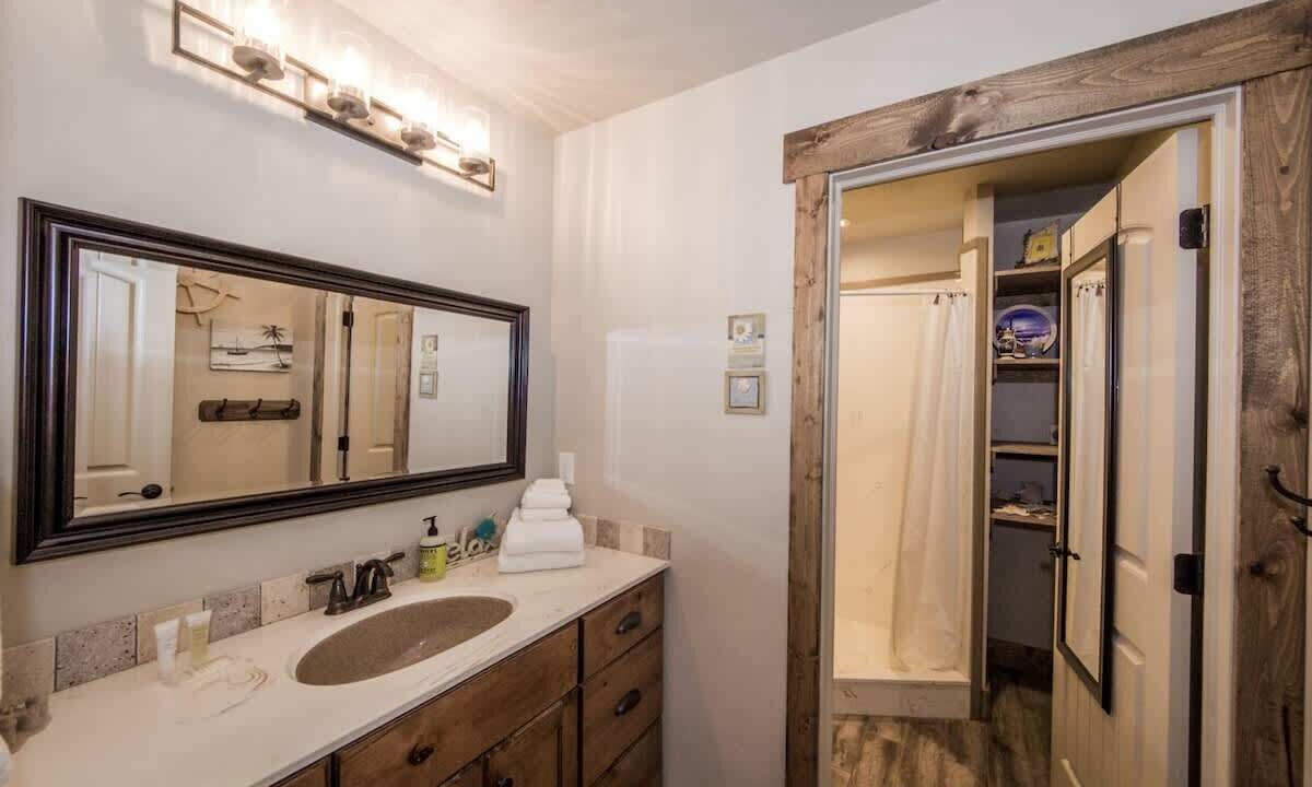 Photo of Bathroom in Cherimoya Hill