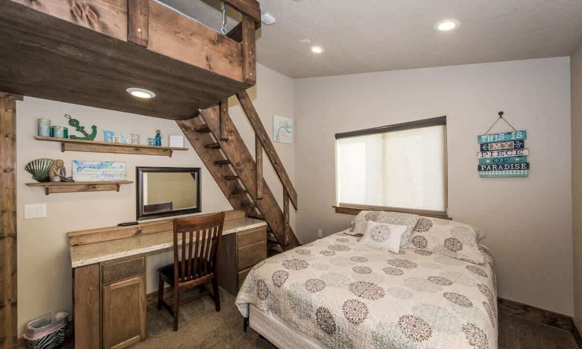 Photo of Bedroom in Cherimoya Hill
