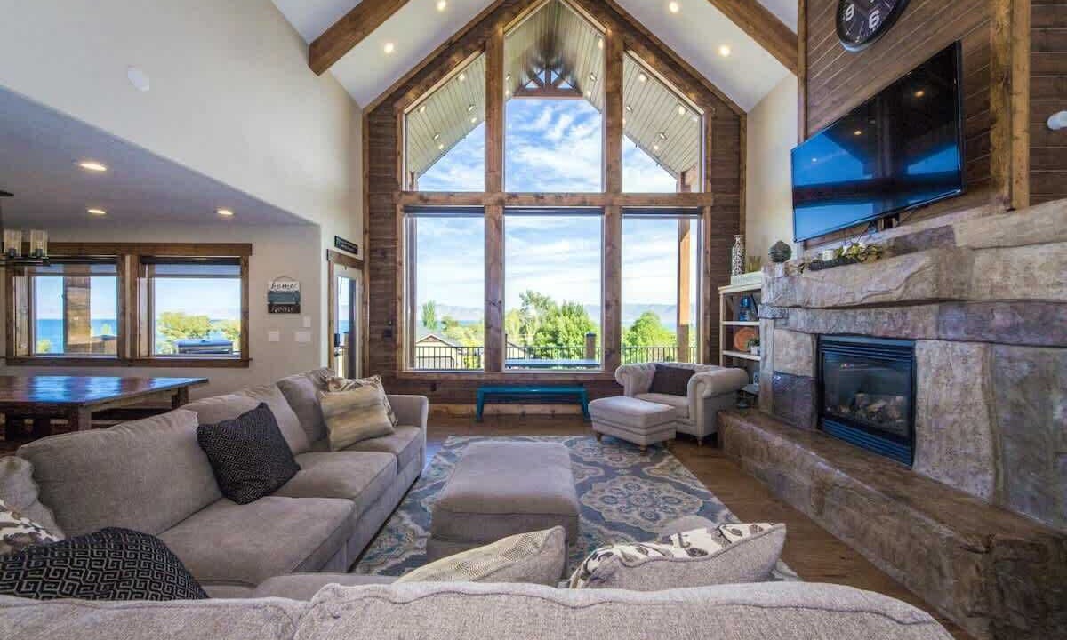 Photo of Livingroom in Cherimoya Hill