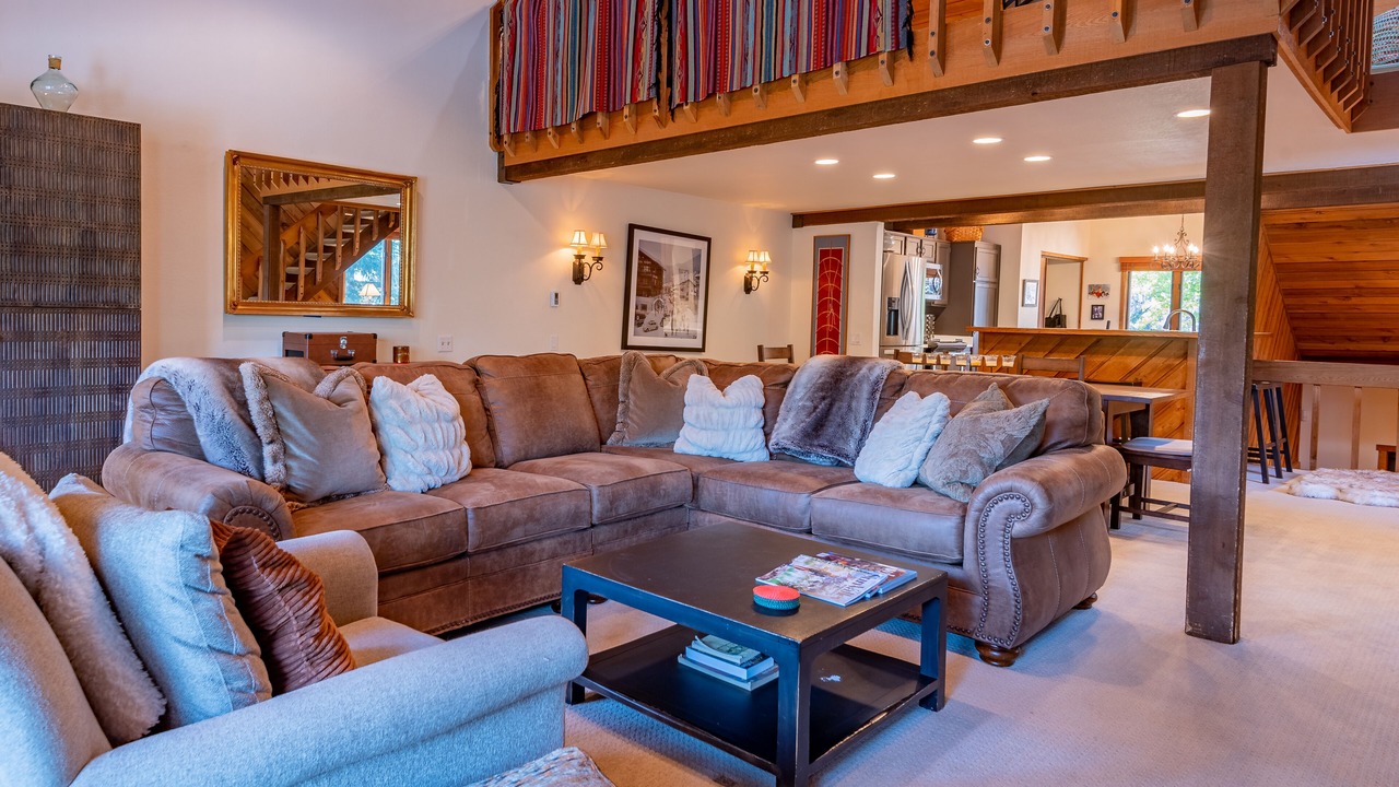 Photo of Livingroom in Elkhorn Village
