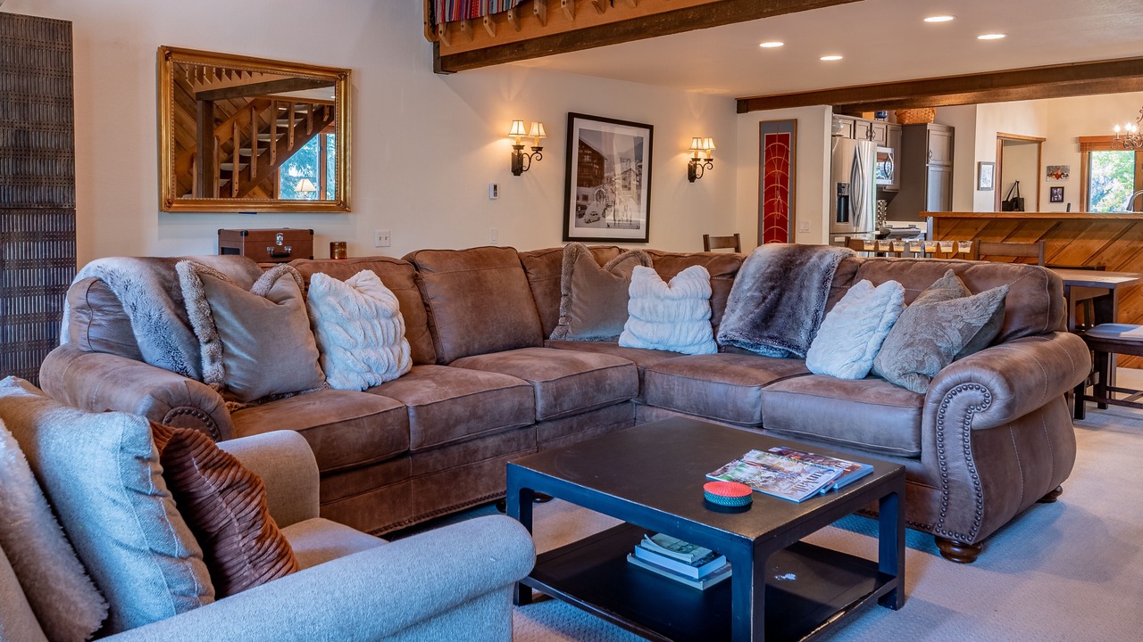 Photo of Livingroom in Elkhorn Village