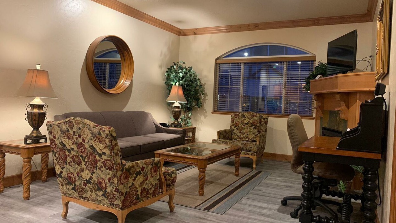 Photo of Livingroom in Midway