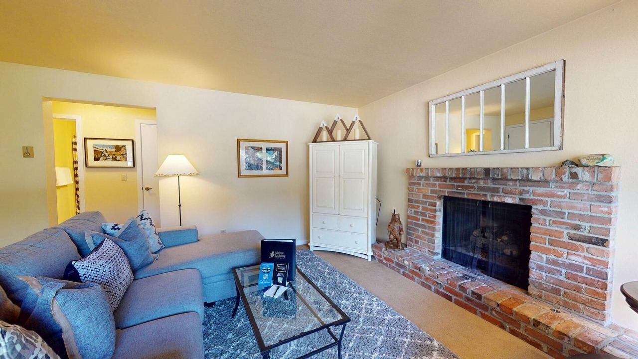 Photo of Livingroom in Warm Springs
