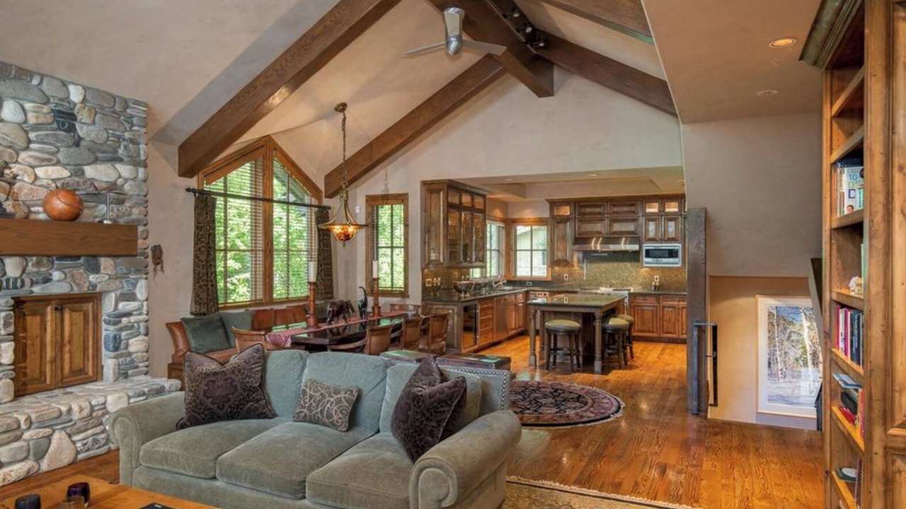 Photo of Livingroom in Warm Springs