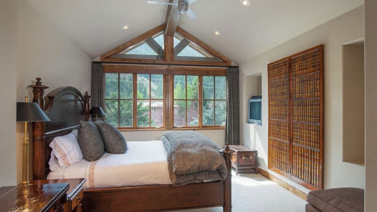 Photo of Bedroom in Warm Springs