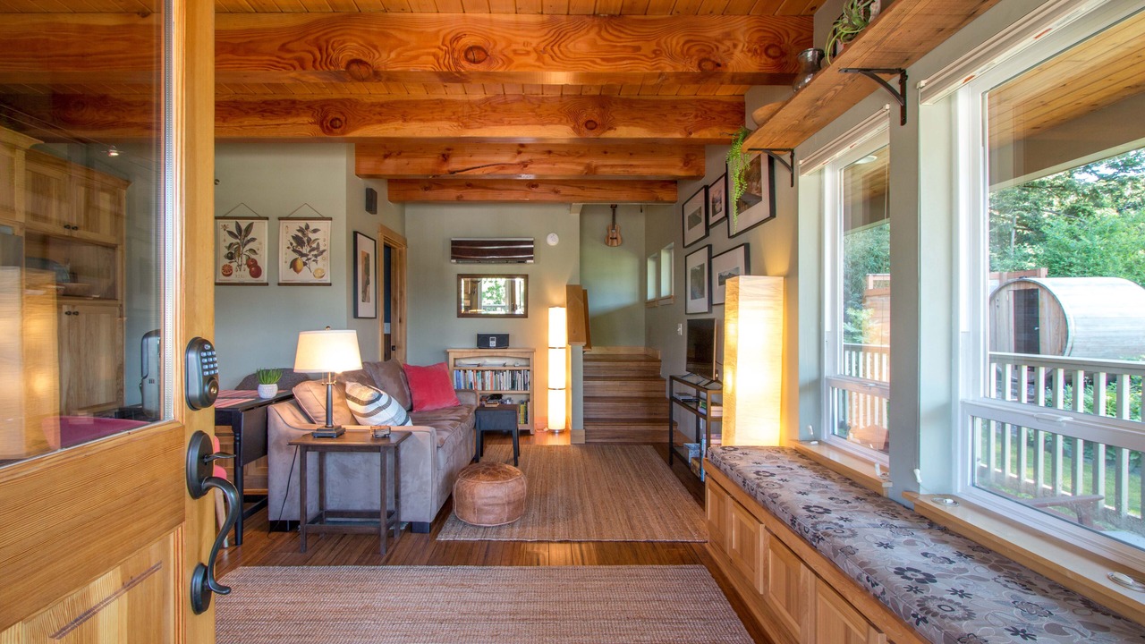 Photo of Livingroom in Cascade Locks