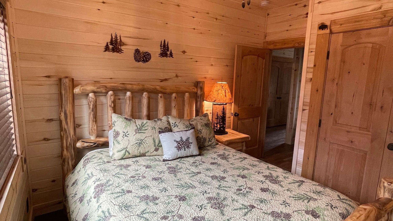 Photo of Bedroom in Island Park