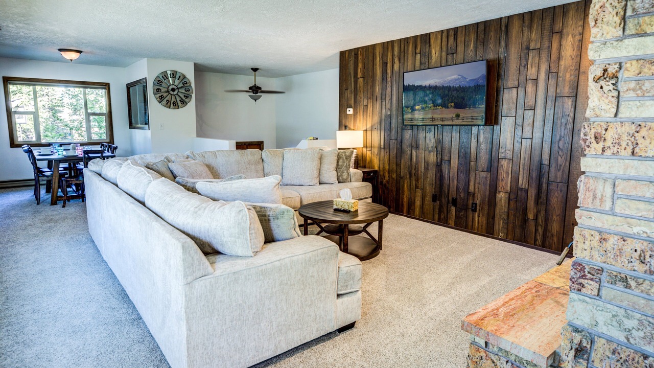 Photo of Livingroom in West Yellowstone
