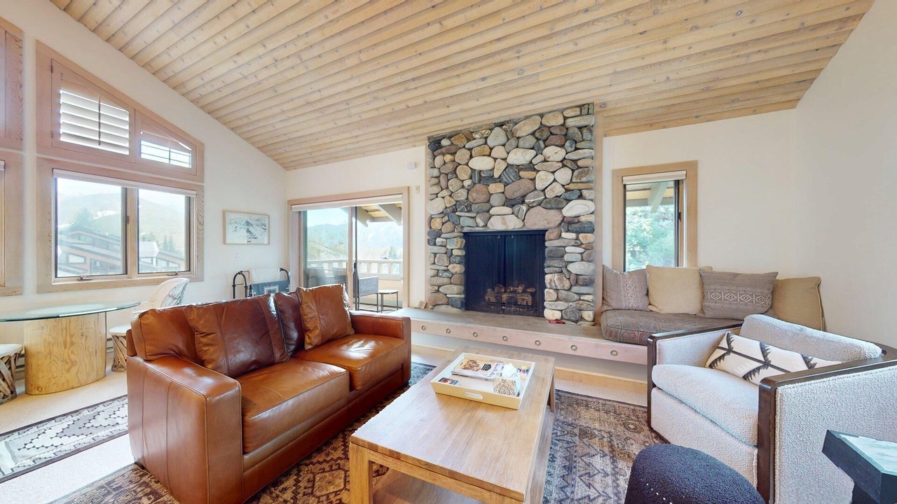Photo of Livingroom in Elkhorn