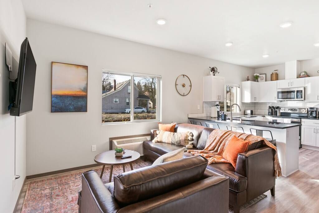Photo of Livingroom in South Perry District