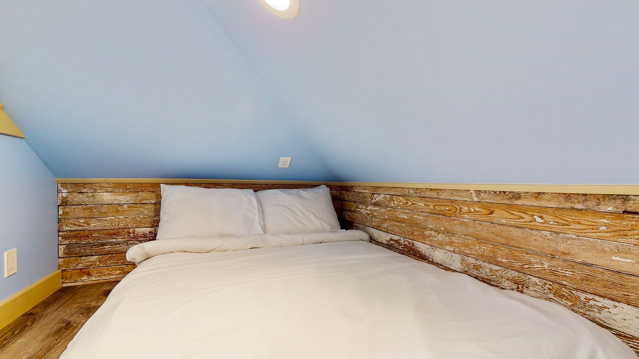 Photo of Bedroom in Queen Anne