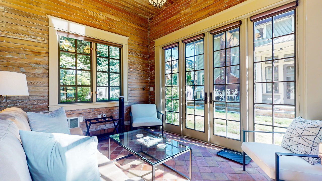 Photo of Livingroom in Queen Anne