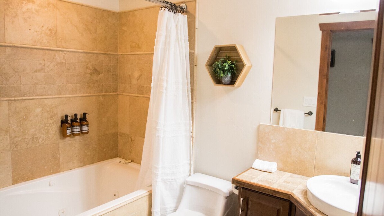 Photo of Bathroom in Garden City