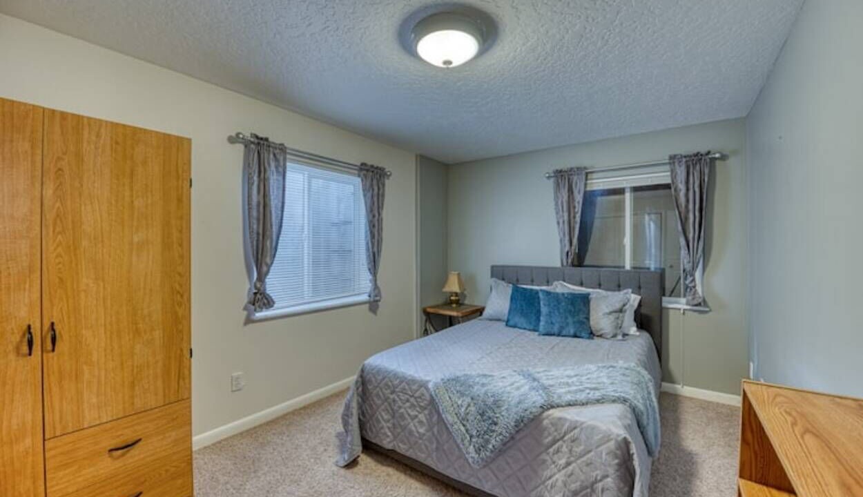 Photo of Bedroom in Garden Valley