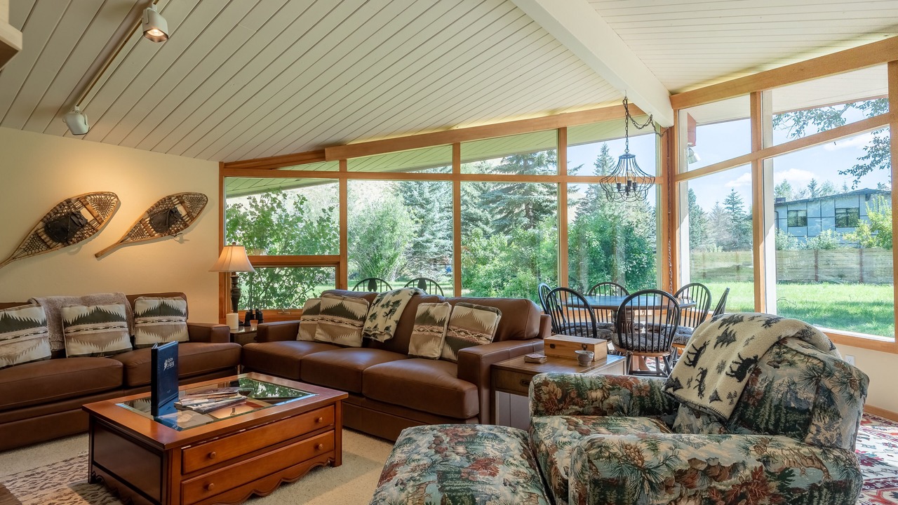 Photo of Livingroom in Warm Springs