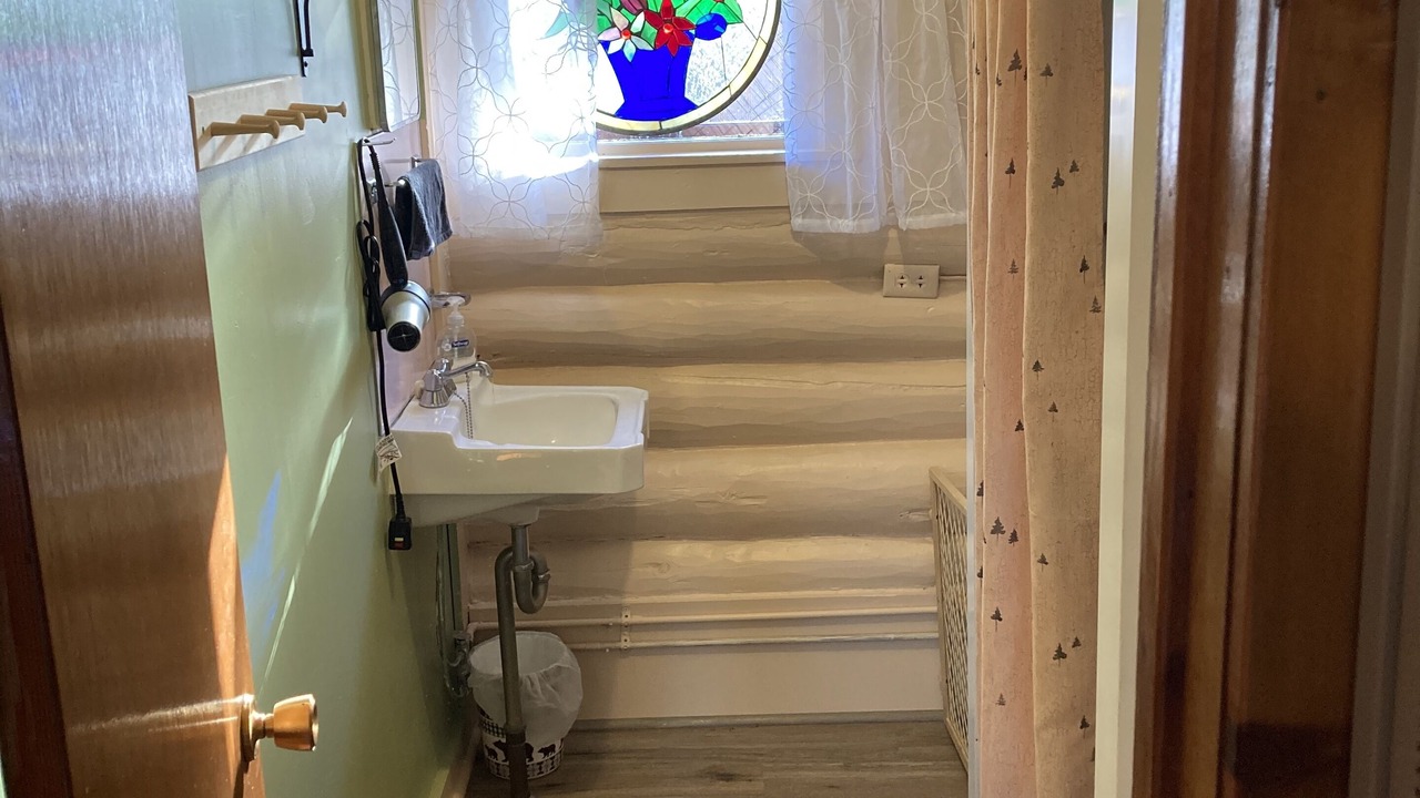 Photo of Bathroom in Saddlestring