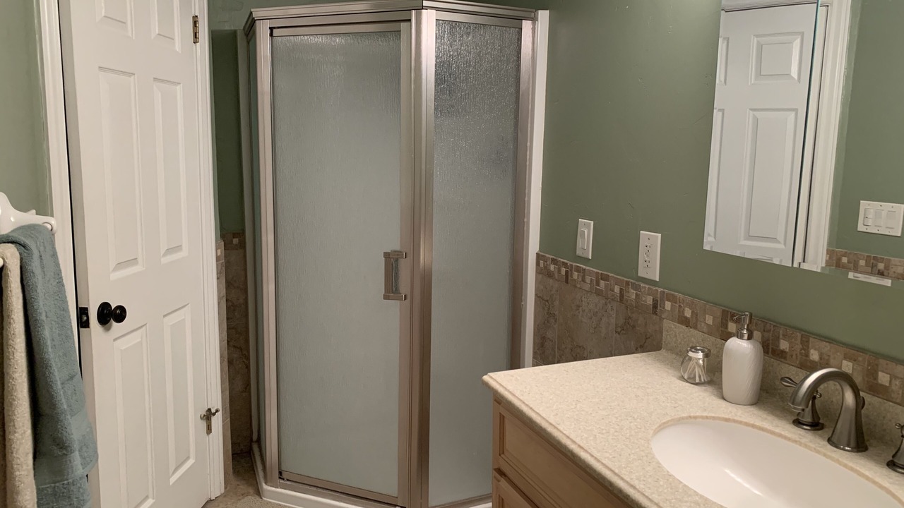 Photo of Bathroom in Roy