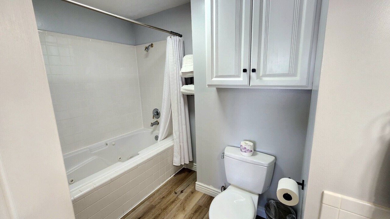 Photo of Bathroom in Harbor Village