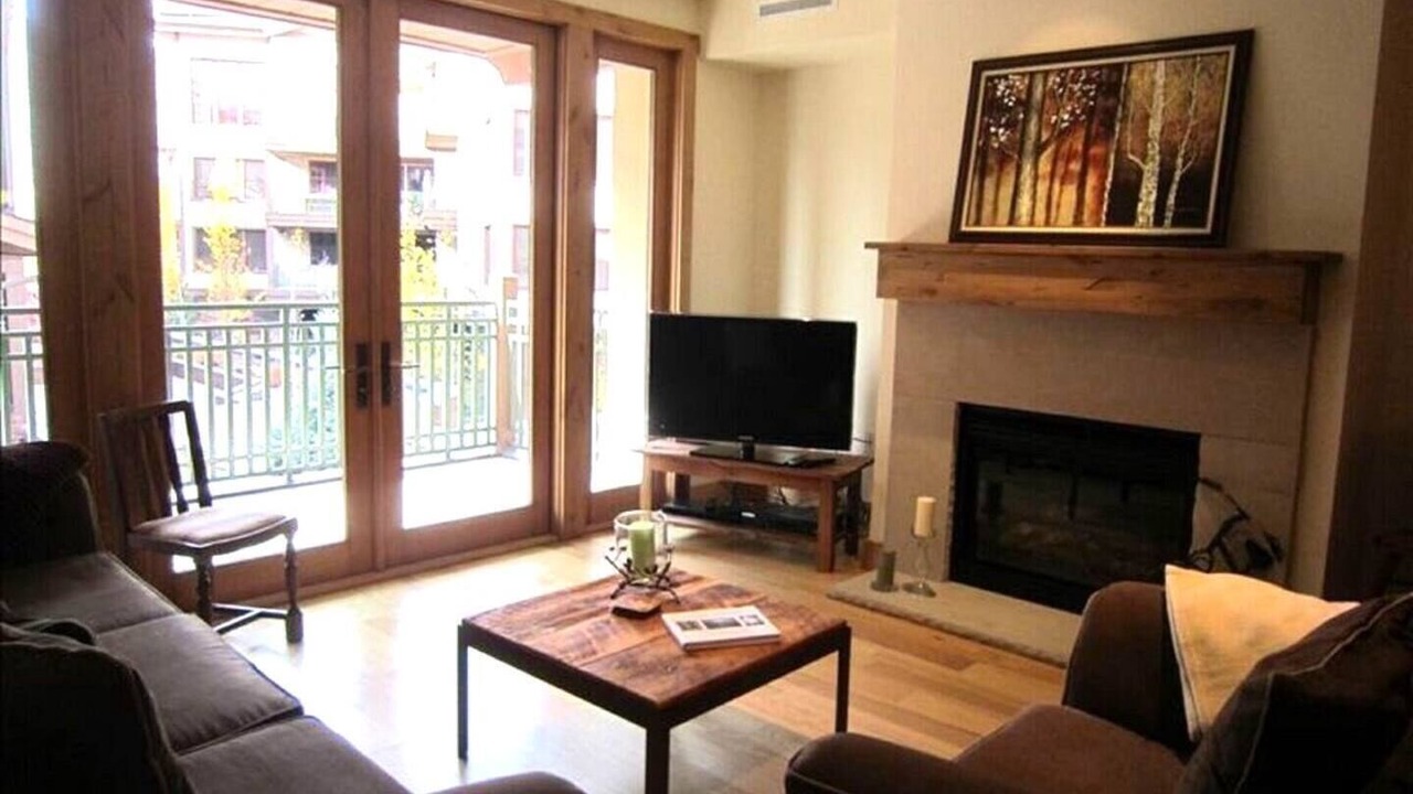 Photo of Livingroom in Elkhorn Village